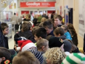 Swinemoor Primary School Sing At Tesco