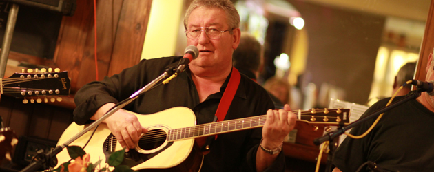Ragamuffins @ The Queens Head Beverley’s Ragamuffins performed last night at The Queens Head pub, Jerry O’Connell and John Burgess...