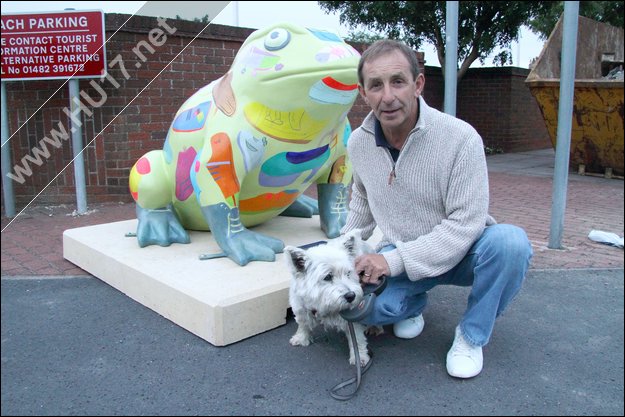 Larkin With Toads 00