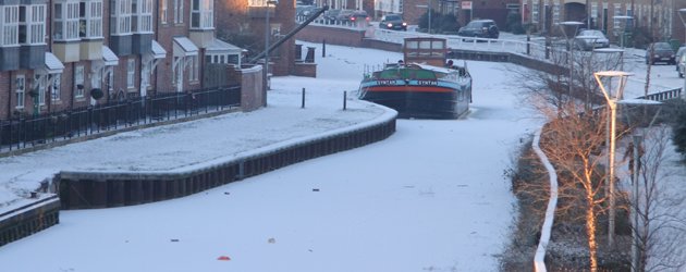 Stay Away From Frozen Waterways People throughout the East Riding are being reminded that while frozen waterways, ponds and lakes may look tempting...