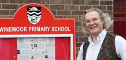 Swinemoor Primary School recently held a Science Day where the children were entertained and inspired by talks, interactive demonstrations and hands-on activities by the science educator Ian B Dunne from DoScience.co.uk.