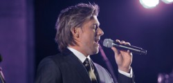Hold My Hand @ Beverley Minster Former X Factor star Jonathan Ansell was in Beverley as he performed at the “Hold My Hand” concert in aid of the Muscular Dystrophy Campaign in front of packed Beverley Minster.