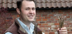 Asparagus Week ‘Field To Plate’ Yorkshire’s largest Asparagus grower, Matthew Rawson has teamed up with the Barn House cafe in Walkington to celebrate British Asparagus Week which commences on St. George’s Day