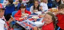 Queen’s Diamond Jubilee @ Woodmansey Primary School Pupils and staff from Woodmansey Primary School got into the Jubilee spirit with a special party. The event which had a red, white and blue theme saw children dress in a range of outfits that included the Queen
