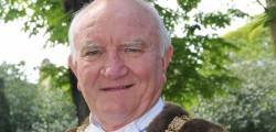 Christmas & New Year Message From ERYC On behalf of East Riding of Yorkshire Council, I would like to wish everyone a happy, healthy and peaceful Christmas and a prosperous New Year.