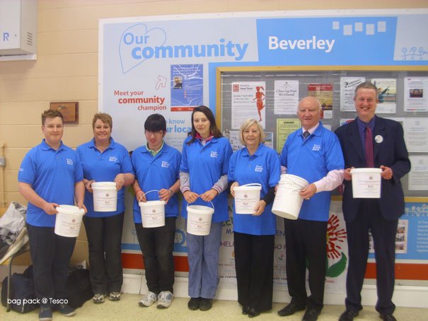 Beverley Shoppers Support The Chairman Of ERYC Tesco Charity Bag Pack