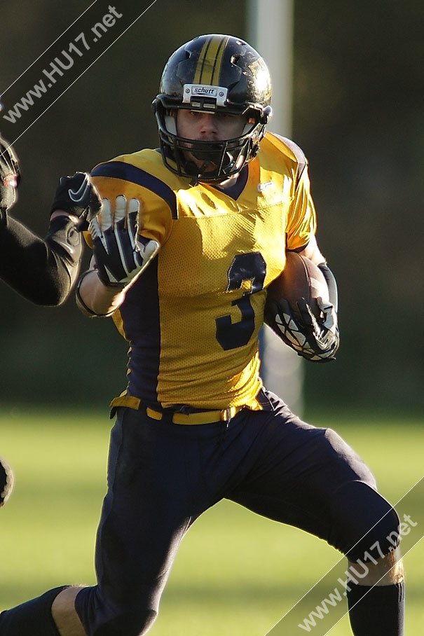 AMERICAN FOOTBALL: Farrow Touchdown Give Sharks A Perfect Start