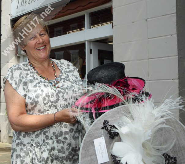 Traders & Artists Praise Gallery Owner After Successful Event