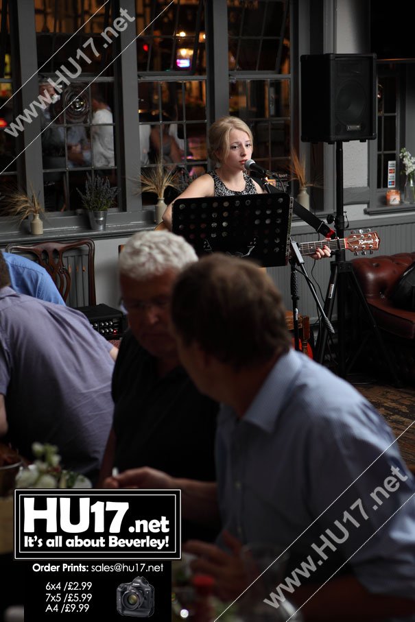 OUT & ABOUT : Music Night At The Rose & Crown 