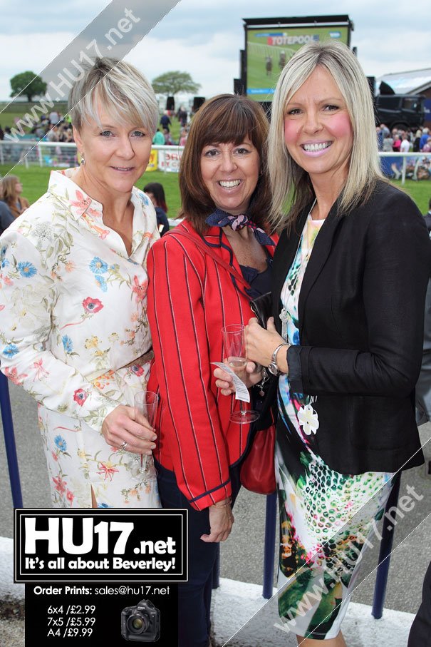 OUT & ABOUT : A Very British Race Day @ Beverley Racecourse