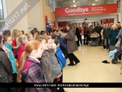 Swinemoor Primary School Sing At Tesco