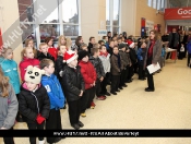 Swinemoor Primary School Sing At Tesco