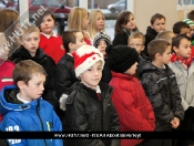 Swinemoor Primary School Sing At Tesco