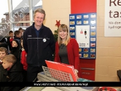 Swinemoor Primary School Sing At Tesco