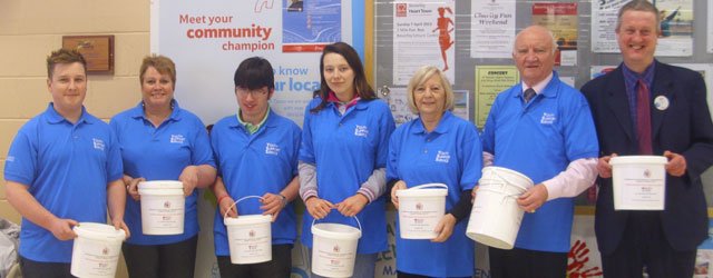 Beverley Shoppers Support The Chairman Of ERYC Tesco Charity Bag Pack