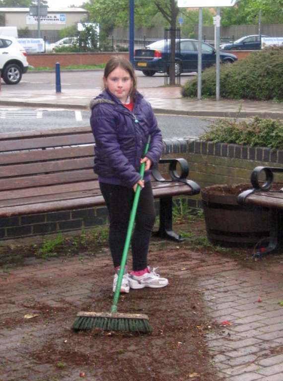 Beverley In Bloom Get Help From Local Scouts