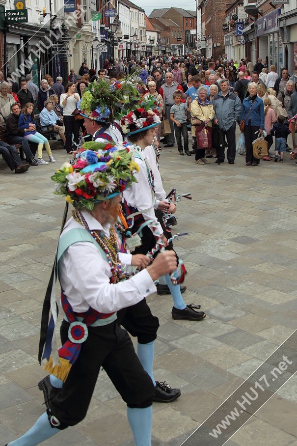 Beverley Folk Festival Collect Over £1000 In Donations