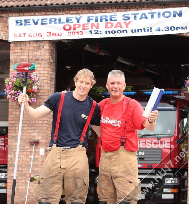 Fire Service Wash Motors To Raise Money For Charity