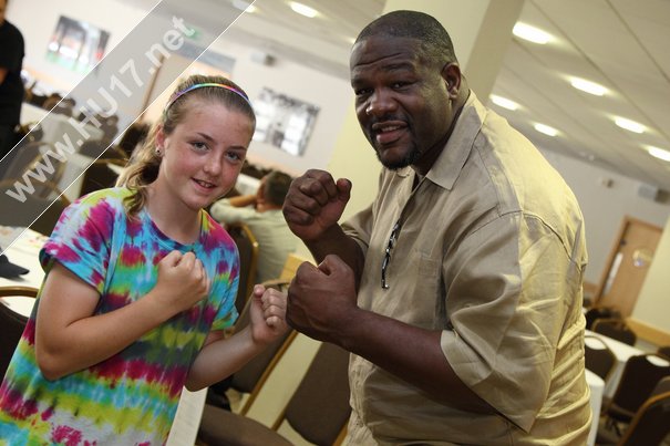 Former World Heavy Weight Champion Riddick Bowe To Fight In Hull