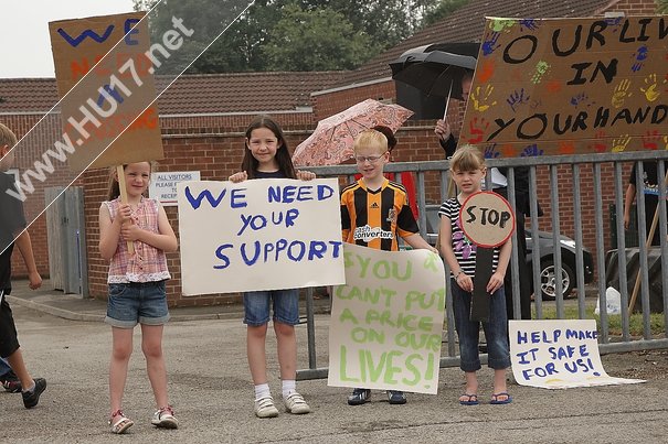 MP Visits Tickton As School Crossing  Campaign Gains Momentum