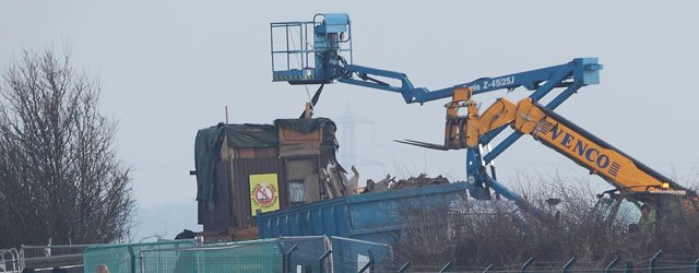 Council Move In And Dismantle Crawberry Hill Anti Fracking Camp