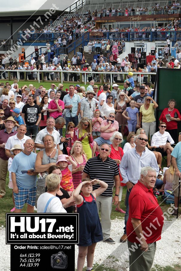 Enjoy a Fine Summers Night at Beverley Races