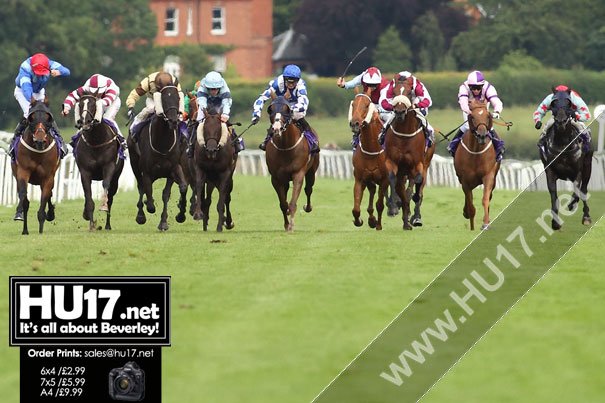 BEVERLEY RACES : Waterclock In Full Flow