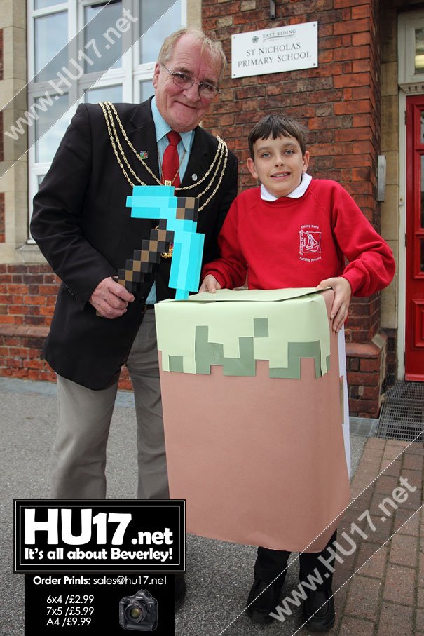 Mayor Of Beverley Opens Minecraft Club at Local Primary School