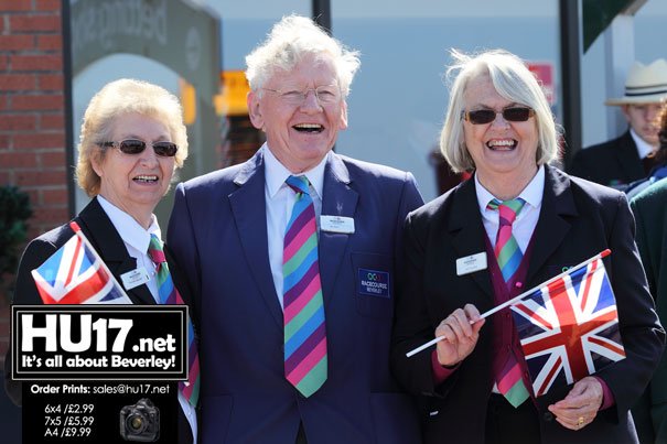 GALLERY : Beverley Races Pay Tribute To Queen