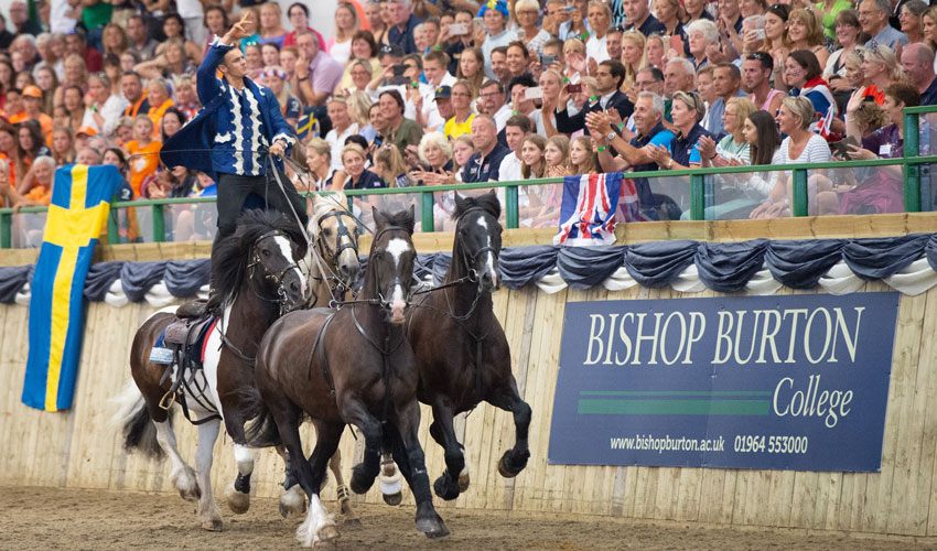 Spectacular Opening Ceremony Opens Pony Championships