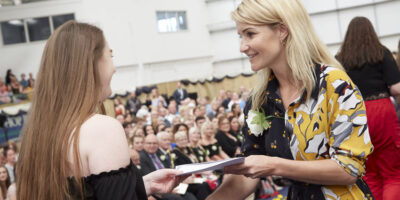Helen Skelton Urges College Students To Seize Their Moment