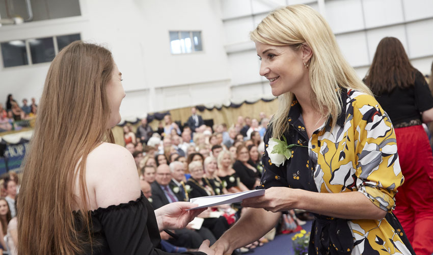 Helen Skelton Urges College Students To Seize Their Moment