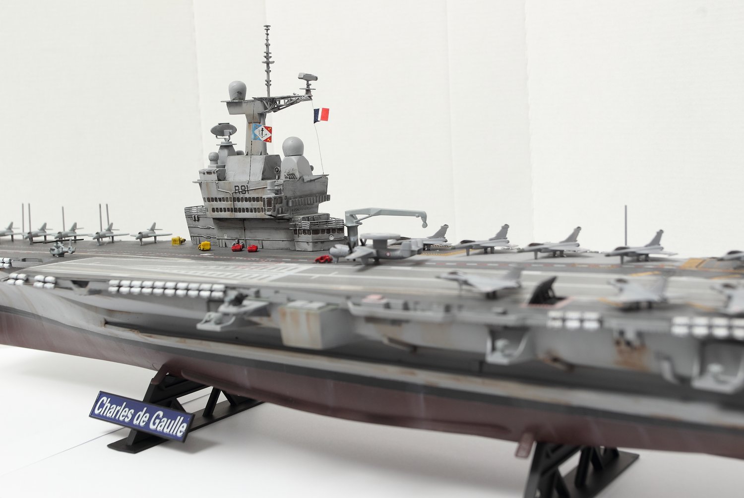 Charles de Gaulle by Heller Build Review and Pictures