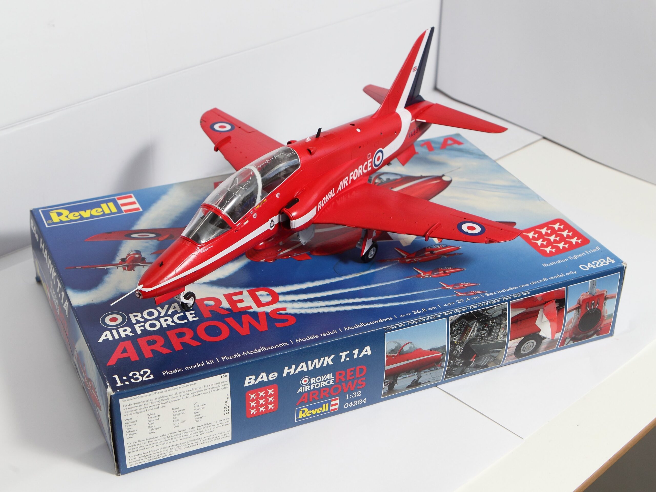 Revell 1/32 BAe Hawk T.1A 