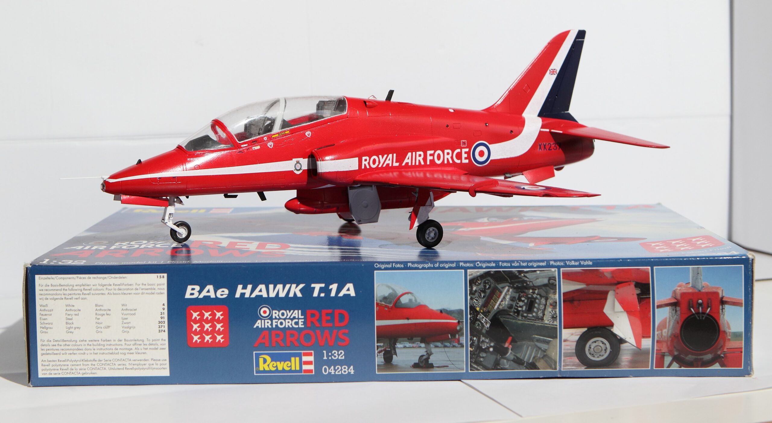 Revell 1/32 BAe Hawk T.1A 