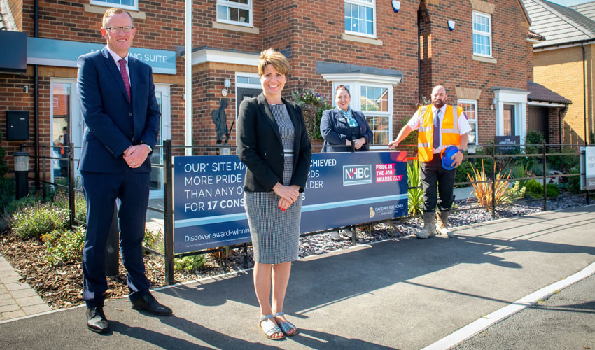 Housebuilder Welcomes Kingston Upon Hull West And Hessle MP Following Site Manager Award