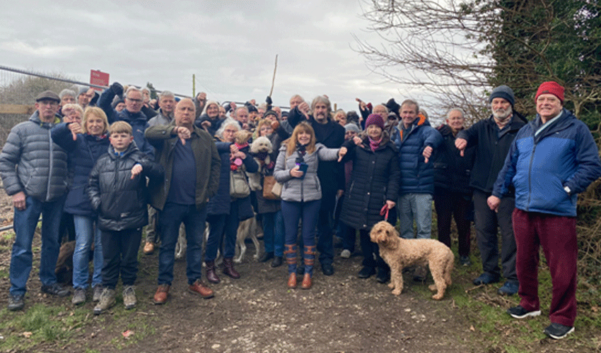 Public Meeting With 'Cross' Beverley Residents Held By MP Graham Stuart 